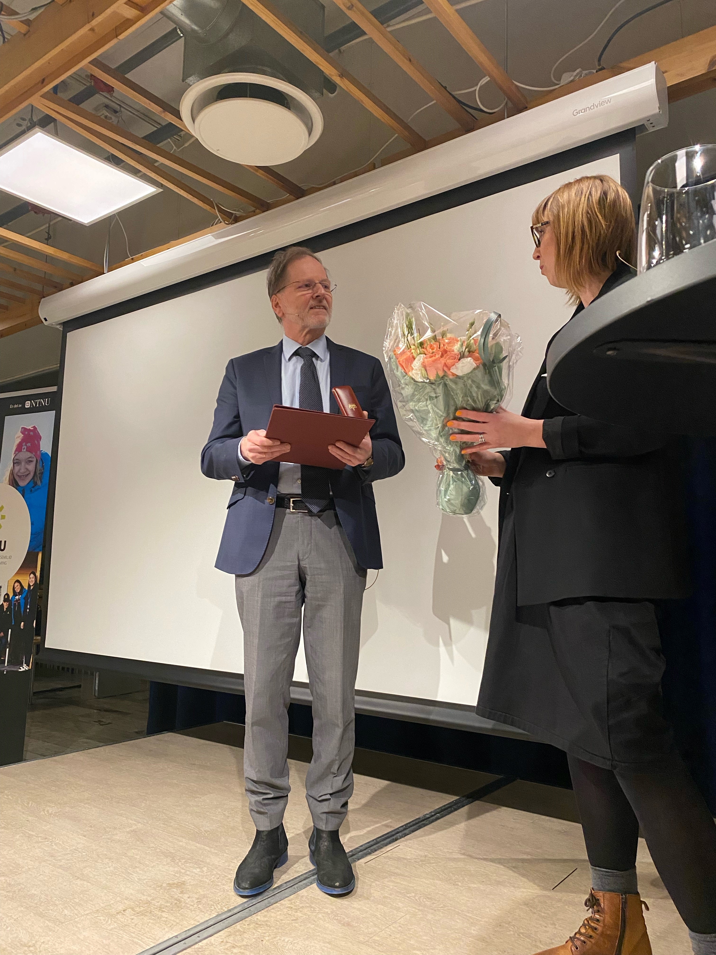 Karl Elling Ellingsen Tildelt Kongens Fortjenstmedalje Naku karl-elling-ellingsen-tildelt-kongens-fortjenstmedalje-naku
