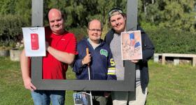 Fysisk ramme som illustrerer de mer "usynlige" rammene vi må forholde oss til når selvbestemmelse skal utøves. Fra venstre Sigurd Tofastrud, Mats Evensen, Jan-Ruben Pedersen Eriksen. Fotograf  Hege Walhovd